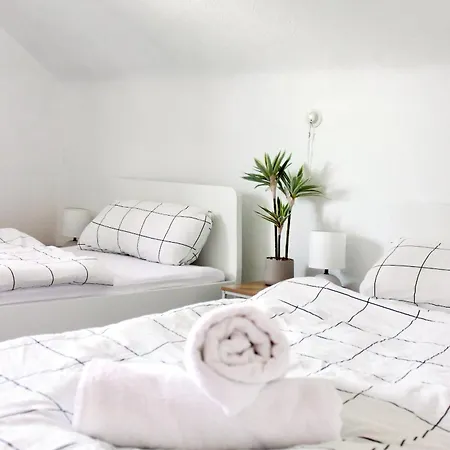Helle Im Schwarzwald - 2 Schlafzimmer - Wlan - Holzapfel
