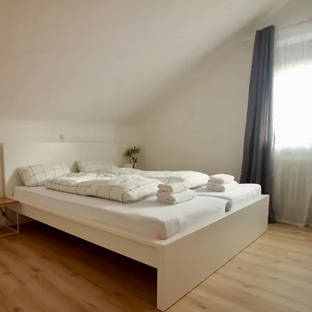 Helle Im Schwarzwald - 2 Schlafzimmer - Wlan - Holzapfel *