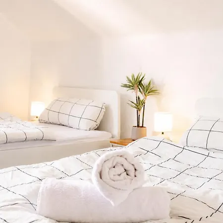 Helle Im Schwarzwald - 2 Schlafzimmer - Wlan - Holzapfel *