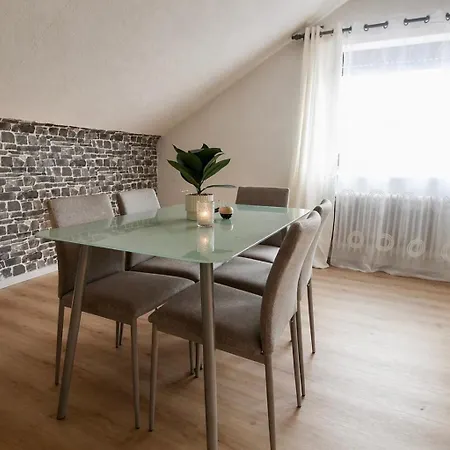 Helle Im Schwarzwald - 2 Schlafzimmer - Wlan - Holzapfel * Villingen-Schwenningen